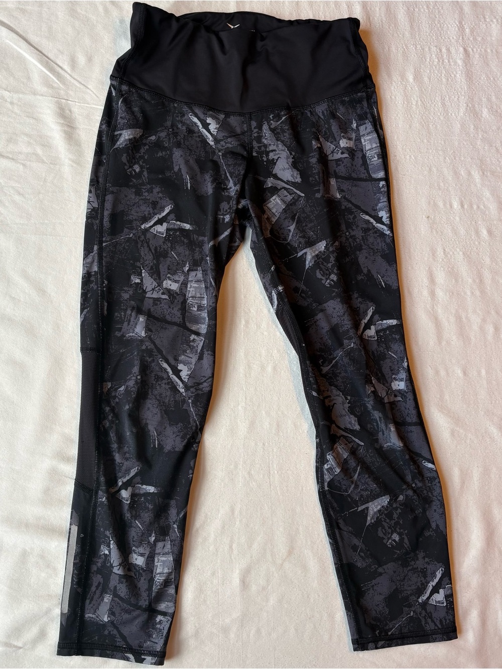 Old Navy Active Black and Gray  Go-Dry Performance Leggings